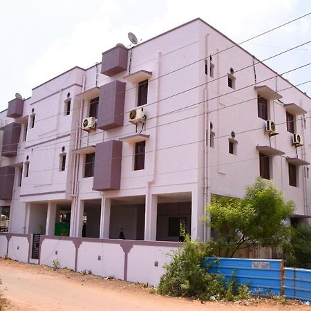 Aishwaryam Deshna Service Apartment Ambattur Chennai Exterior photo